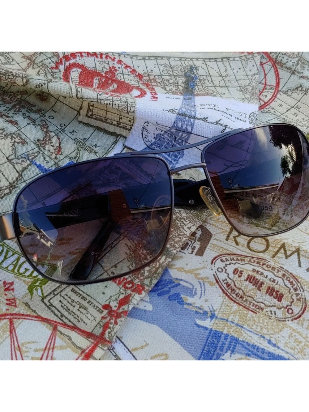 Guess Vintage Unisex Sunglasses with Metal Frame, Smokey Lense